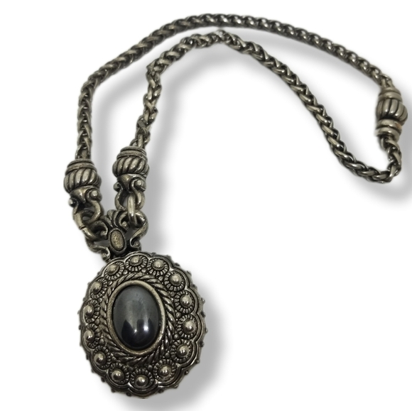 VINTAGE ORNATE SILVERTONE HEMATITE & WHEAT CHAIN PENDANT STATEMENT NECKLACE - Picture 3 of 9